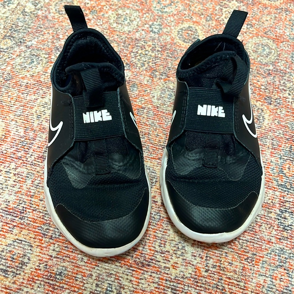 Lightly used Nike shoes! Kids size 11.5c.
